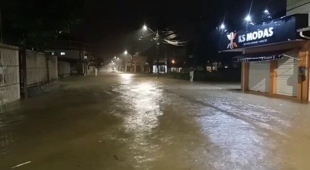 Chuva provocou alagamentos em Angra dos Reis
