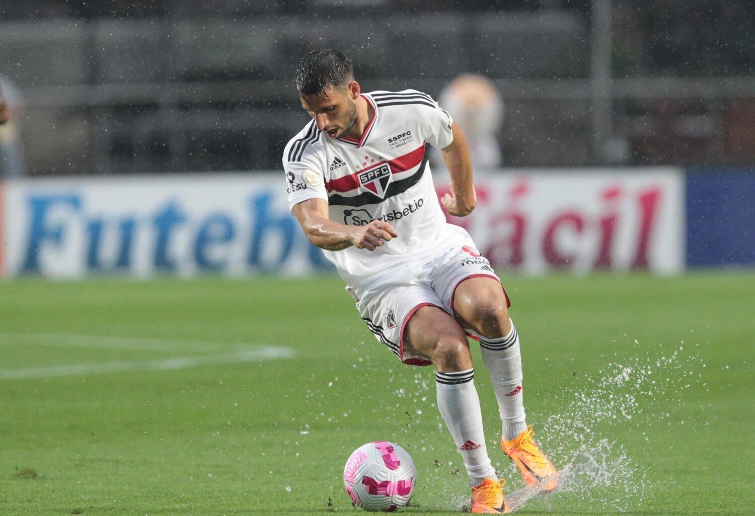 Calleri em partida contra o Botafogo