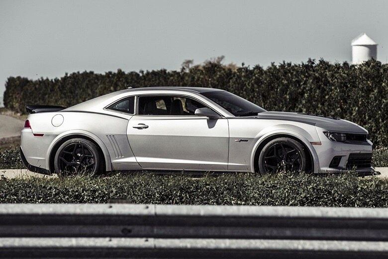 A busca pelo maior desempenho foi tamanha que a versão Z/28 teve alguns equipamentos retirados para ficar ainda mais leve — o ar-condicionado, por exemplo, é opcional nele

Saiba tudo sobre carros! Acesse www.r7.com/carros