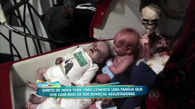 Conhecida como Lady Goo Goo Gaga, Marilyn é proprietária do Goo Goo Gaga Nursey (Berçário Goo Goo Gaga), onde recria e transforma seus “recém-nascidos”

Assista todo o conteúdo da Hora do Faro no R7 Play!  
