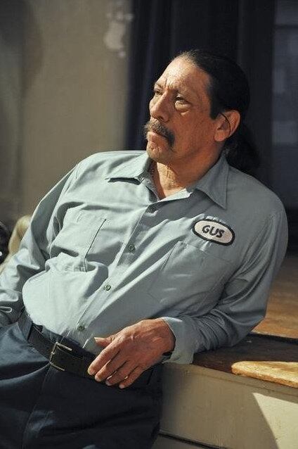 Com mais de 30 anos de carreira, Danny Trejo foi colocado
para aproveitar o descanso eterno algumas vezes. A mais emblemática é Desejo de Matar 4 — Operação Crackdown (1987)