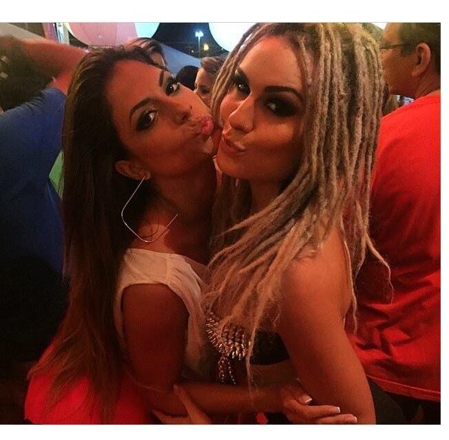 Mari Baianinha também se dá bem com a Mendigata, apesar dela ser bem amiga de Nicole Bahls
