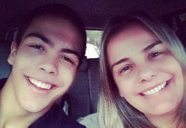 Ronald é filho do craque Ronaldo com a ex-jogadora e o garoto já está com 15 anos de idade. E é exatamente nessa idade que as mães começam a sentir um pouquinho de ciúme do filho, ainda mais quando o filho é chegado numa festa!

— Quando
chega nessa idade, 15 anos, a gente começa a ficar mais preocupada, né? Porque eles começam a achar namorada e tal!

+ Assista às íntegras do programa no R7.com/Play, experimente!

+ Michel Teló é mais uma vítima do Vale A Pena Ver Direito

+ Cláudia Reis e Juliana Rios não seguram a ansiedade para o Pan-Americano: “Contagem regressiva”

+ Michel Teló dá pistas sobre novo DVD: "Vamos gravar numa casa de shows em São Paulo"
