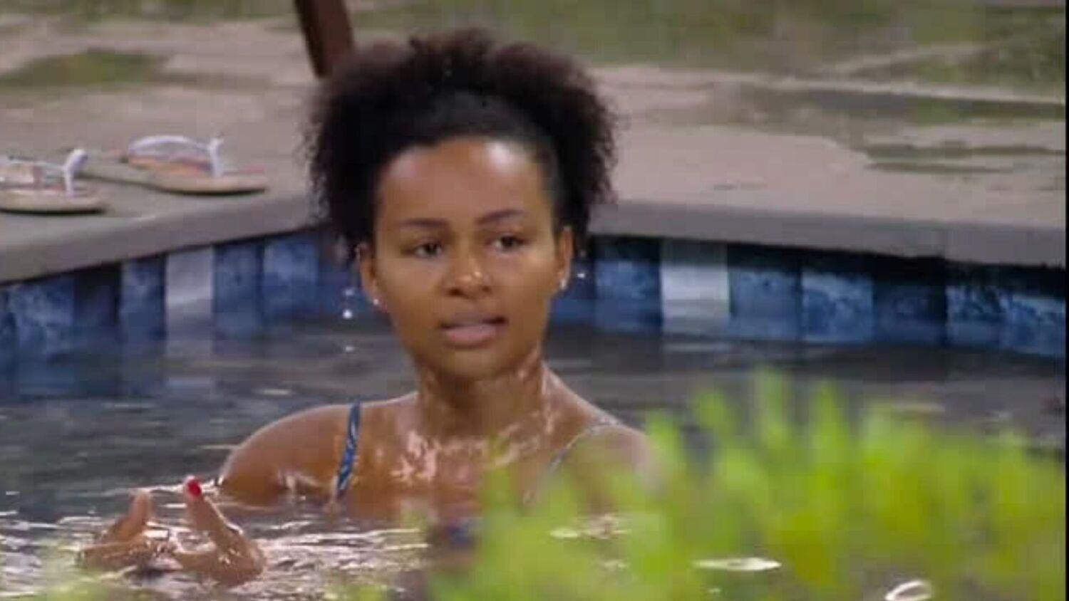 Natália já afirmou inúmeras vezes que sofreu demais por conta do vitiligo, condição que deixa sua pele com manchinhas brancas. Certo dia, enquanto tomavam banho de piscina, a Conquisteira dividiu com Sandra o tormento que foi viver a infância com a doença. "Foi a lei da selva para mim", afirmou Natália que, hoje, se diz totalmente em paz com suas manchinhas!