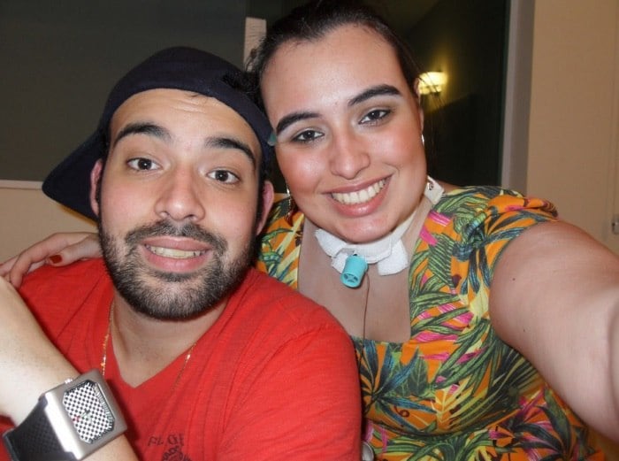 O menino sentia muito cansaço e falta de
força, e por isso decidiu procurar o neurologista da irmã.

   
— O diagnóstico foi um baque muito
forte. Eu queria poder ajudar minha irmã depois que meus pais não estivessem
mais aqui. Mas agora não sei o que vai ser da minha vida daqui pra frente