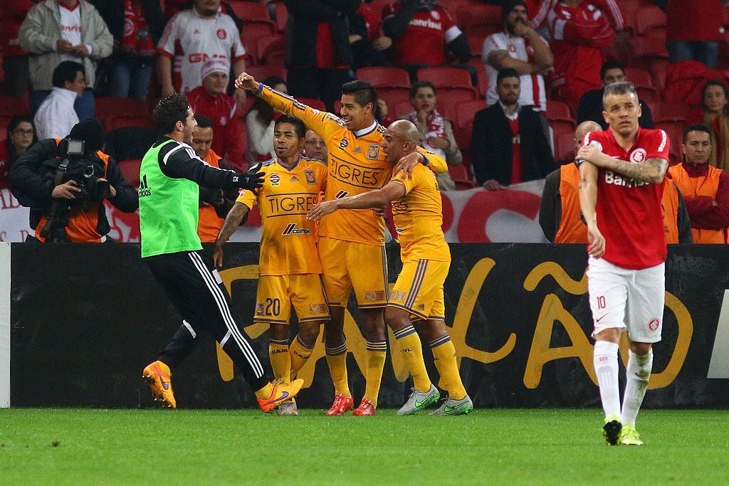 Na mesma edição da competição, o Inter caminhava bem sob o comando de Diego Aguirre e parecia um dos favoritos ao título. Mas tudo desmoronou na semifinal, quando os mexicanos do Tigres reverteram a vantagem colorada e passaram à decisão. A partida ficou marcada por um gol contra bizarro do lateral Geferson e pela saída sentida dos gaúchos do torneio continental