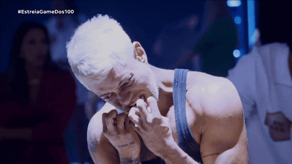 Reprodução em GIF - Frio, apito e emoção! Jogadores precisam secar cubo de gelo na quarta prova (02:13)