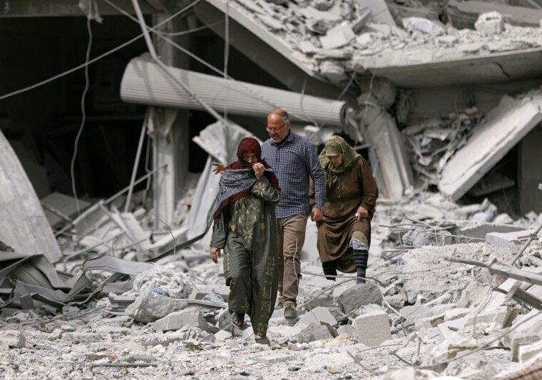 Neste caso, segundo o The New York Times, a participação dos Estados Unidos e da Turquia poderia inaugurar uma nova era de colaboração entre eles na Síria, depois de intensificar as tensões
ONU descreve atual situação da Síria como “inferno na terra”