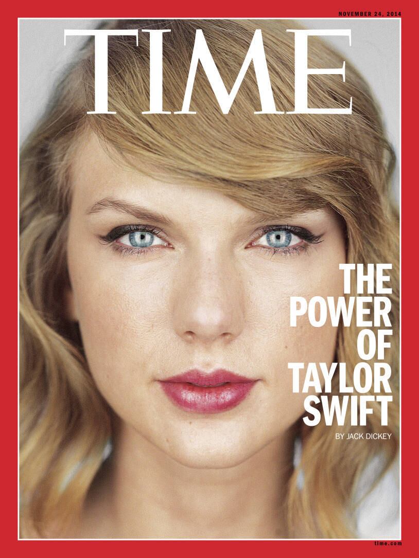 Reconhecimento
Taylor não foi reconhecida apenas como cantora, não. Ela foi elogiada por seu posicionamento feminista, por seu poder como empreendedora e por sua habilidade comercial ao promover marcas com sua imagem. Taylor estampou também capas de revistas dos mais variados gêneros, como a Time, considerada uma das publicações mais respeitadas do mundo