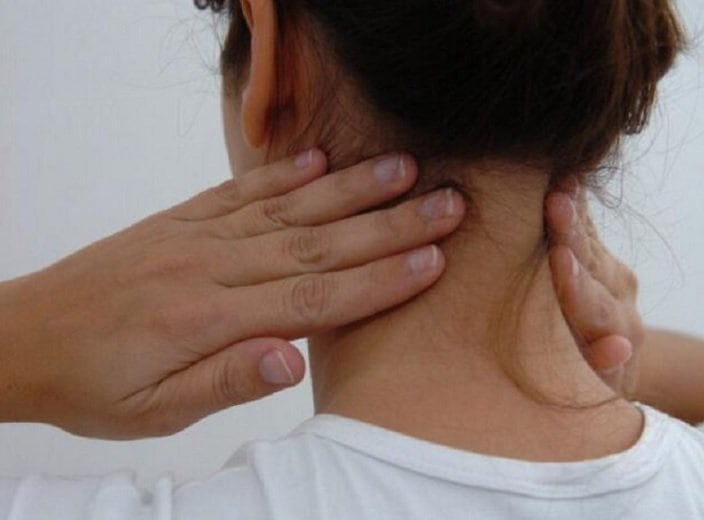 É muito incômodo passar o dia sofrendo com uma dor na região do pescoço, não é? Pois é, por isso selecionamos dez dicas para você ter a chance de amenizar e resolver esse problema. Confira!