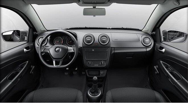 Interior da versão Robust é modesto; ar, direção, vidros e travas e chave canivete são opcionais