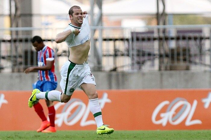 Tiago Luis garantiu os três pontos da Chapecoense na Fonte Nova