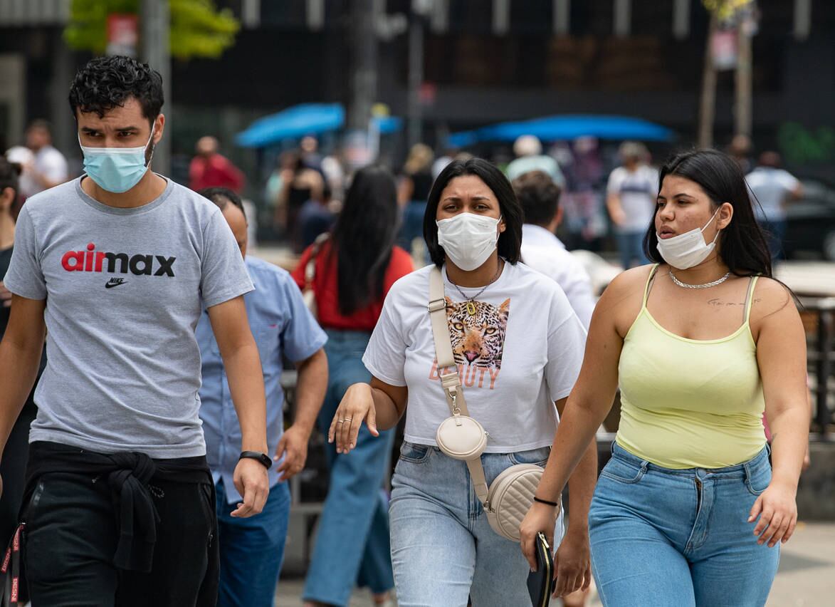 Mais de 34% da população brasileira já recebeu a dose de reforço contra a Covid-19