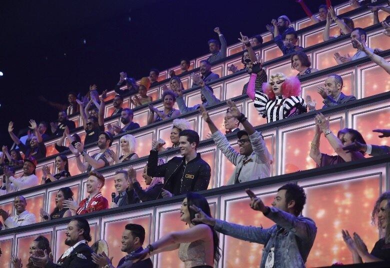 Cantores
não profissionais, empresário, cineasta, autônomo e faxineira, entre outros,
buscarão apresentar uma performance inesquecível e, assim, passar para a
próxima fase do reality.