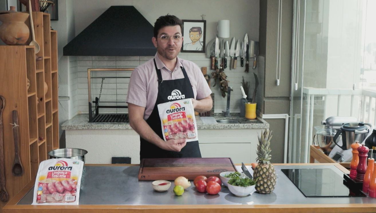 A linguiça toscana Aurora é muito saborosa e vai bem com a salsa mexicana do chef