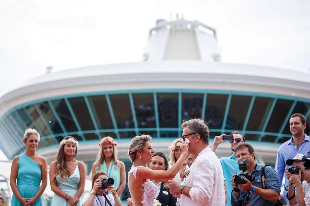 Filho de Susana Vieira se casa em cruzeiro de música eletrônica