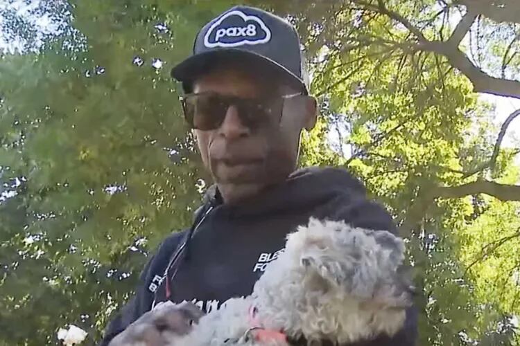 Pete, um poodle mestiço, sumiu do quintal de Ed Lighthall quando ainda era filhote