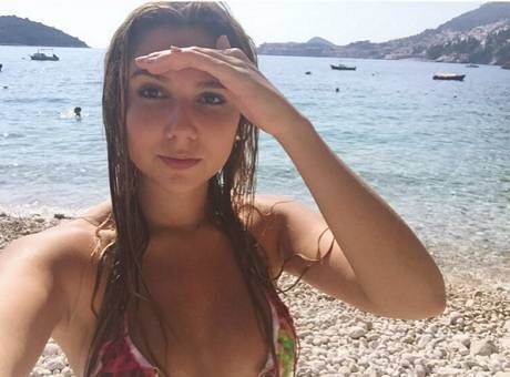 Mas também vai curtindo a juventude com viagens e baladas