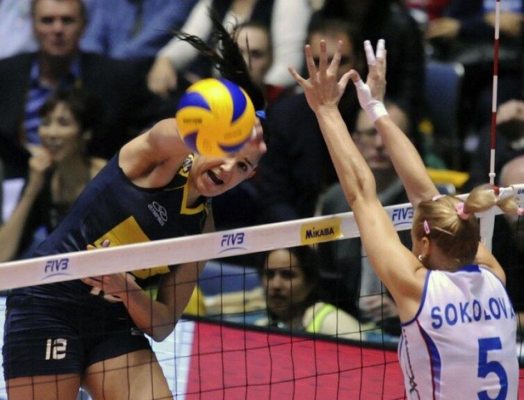 Brasil x Japão - Semifinal Vôlei Feminino - Mundial de 2010
A Seleção Brasileira conseguiu uma vitória de virada sobre o Japão, no Campeonato Mundial de 2010. A equipe chegou a estar perdendo por 2 sets a 0 e conseguiu reagir e virar o joga para conquistar a vaga na final da competição. As parciais foram de 22/25, 33/35, 25/22, 25/22 e 15/11.
