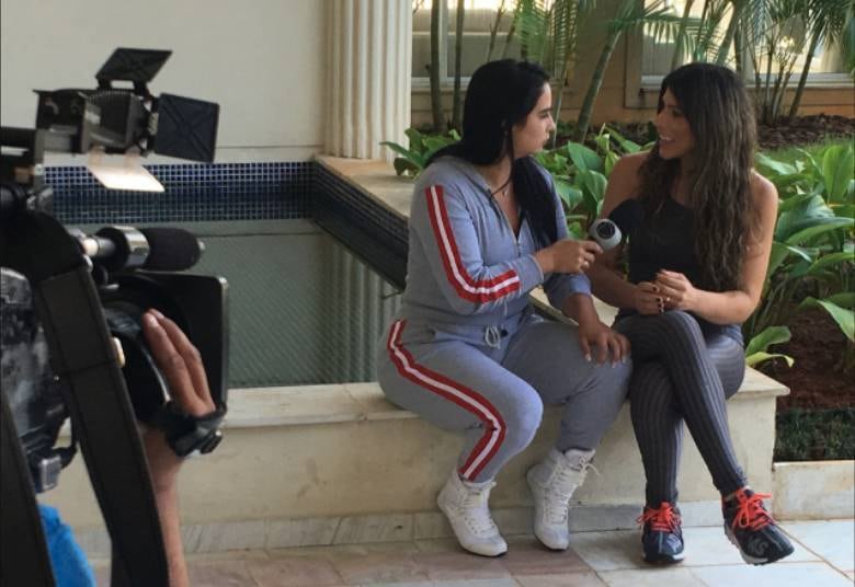 A jornalista Fabíola Gadelha esteve na casa de Flávia para descobrir o segredo da boa forma e dar dicas valiosas para quem deseja perder peso sem usar medicamento ou realizar cirurgias