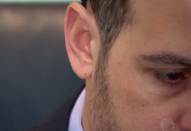 O mais grave veio na sequência: a dengue causou uma surdez súbita. "Fui tratando e hoje estou com uma surdez leve", comenta Angel.