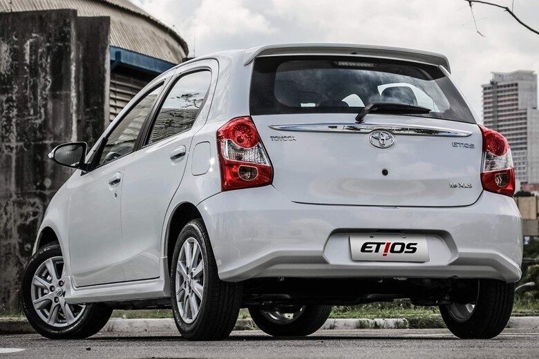 Confira a tabela de preço nas versões hatch
X 1.3L 16V manual - R$ 45.990,00
X 1.3L 16V automático - R$ 50.890,00
XS 1.5L 16V manual - R$ 51.190,00
XS 1.5L 16V automático - R$ 56.090,00
Ready 1.5L 16V automático - R$ 59.840,00
XLS 1.5L 16V automático - R$ 61.390,00
Cross 1.5L 16V automático - R$ 64.290,00
Platinum 1.5L 16V automático - R$ 64.990,00