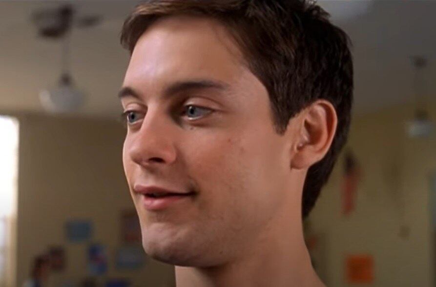 Tobey Maguire conseguiu se encaixar muito bem no papel, trazendo um Peter Paker coerente e um Homem-Aranha brincalhão, ágil e com um uniforme imponente. O filme tem um grande vilão, ritmo intenso e boas atuações.
