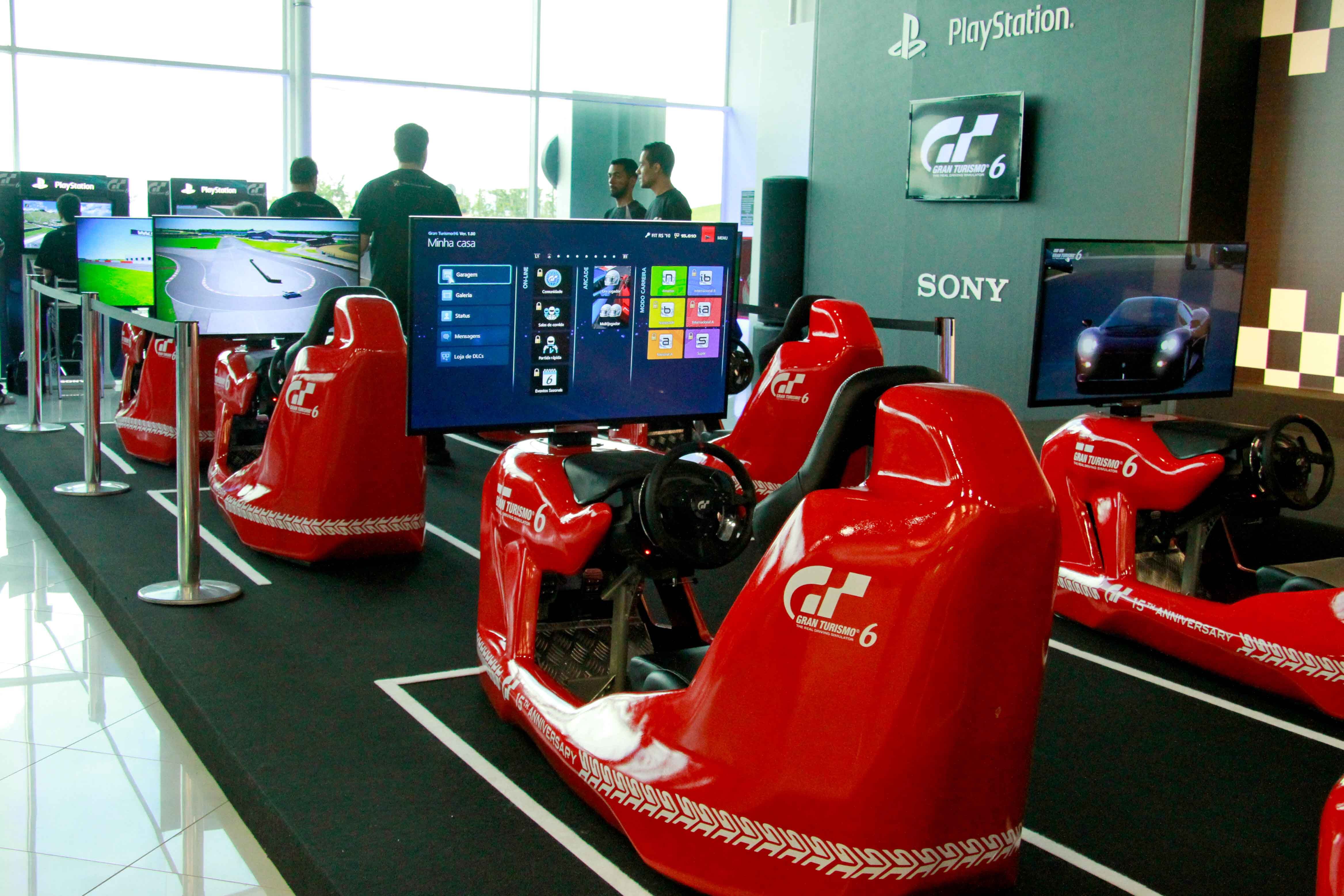 A Sony afirma que estuda, no momento, criar uma versão do GT6 para o Playstation 4. As modificações no jogo, porém, o tornariam tão diferente que ele poderia até se chamar GT7