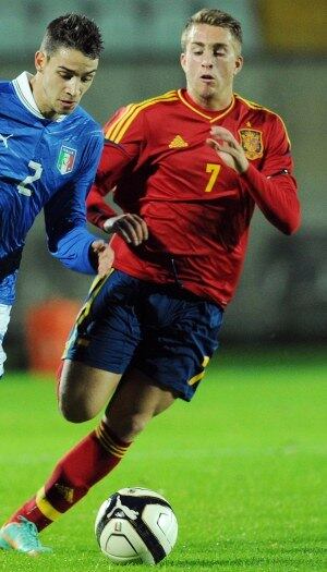 Considerado um talento nato por conta da sua velocidade e
dos seus dribles desconcertantes, Gerard Deulofeu é o 4º colocado na lista da
Gazzetta Dello Sport. Atualmente, o jogador, que pertence ao Barcelona, está
emprestado ao Everton