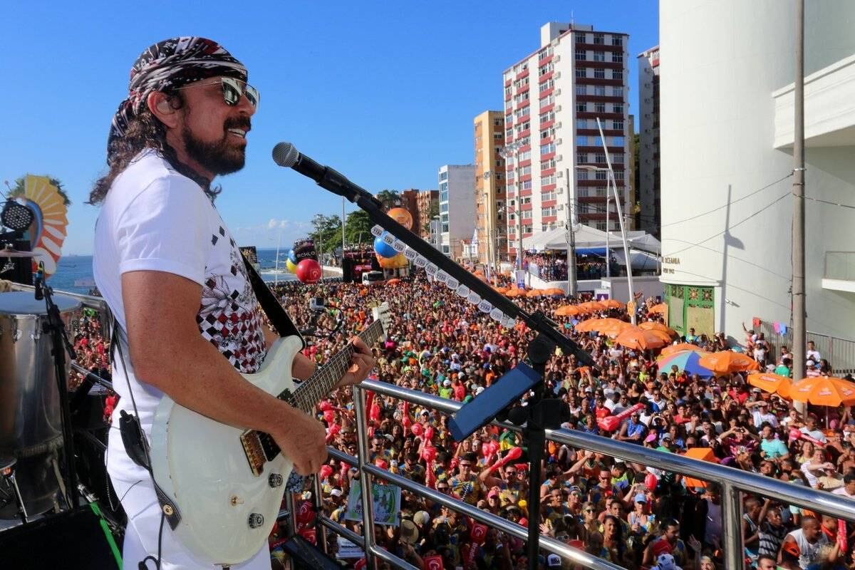 O baiano fez a multidão tirar o pé no chão