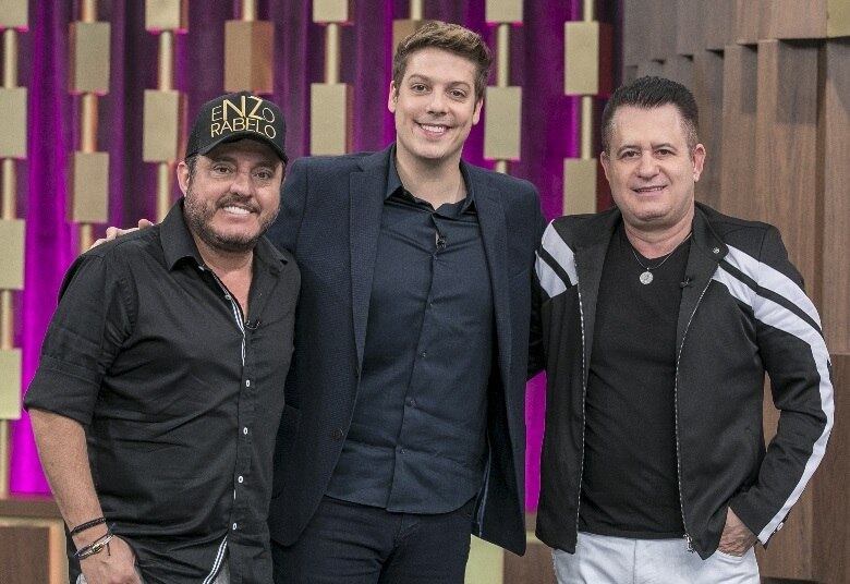 Eles formam uma das duplas de maior sucesso no
Brasil e já estão juntos há 32 anos. Bruno e Marrone são os convidados do Programa do Porchat desta quinta-feira (13)