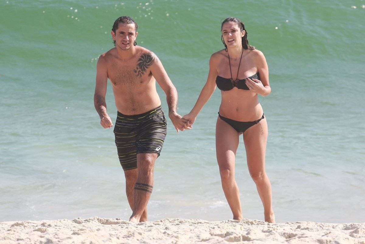 Felipe Andreoli e Rafa Brites estão crescendo cada vez mais na Globo e prometem ainda mais. Os dois são simpáticos, talentosos e trabalhadores. Se não subir pra cabeça é sucesso garantido. Ele substitui Fátima Bernardes nas férias da apresentadora, enquanto Rafa roubou a cena no SuperStar, além de fazer reportagens engraçadas no Mais Você