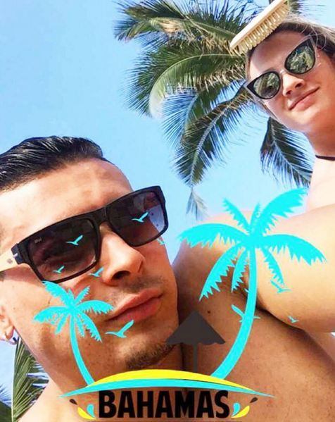 O destino escolhido pelo casal foram as Bahamas, país dono de praias paradisíacas localizado no Caribe
+ Dez fatos provam que a vida do cachorrinho de Juju Salimeni é melhor que a sua
+ As Pragas do Legendários! Juju Salimeni e Hulk Magrelo jantam pizza de grilo: "Senti a perninha"
+ Assista às íntegras do Legendários no R7.com/Play!