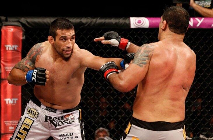 Em junho de 2013, quando comandou o TUF Brasil 2 ao lado de Rodrigo 'Minotauro', Fabrício Werdum fez algo histórico no tradicional duelo entre os treinadores do reality show do UFC. Ele simplesmente finalizou a lenda do MMA e jiu-jitsu no segundo round, com um armlock, e mostrou ao mundo que é um dos lutadores mais perigosos da modalidade