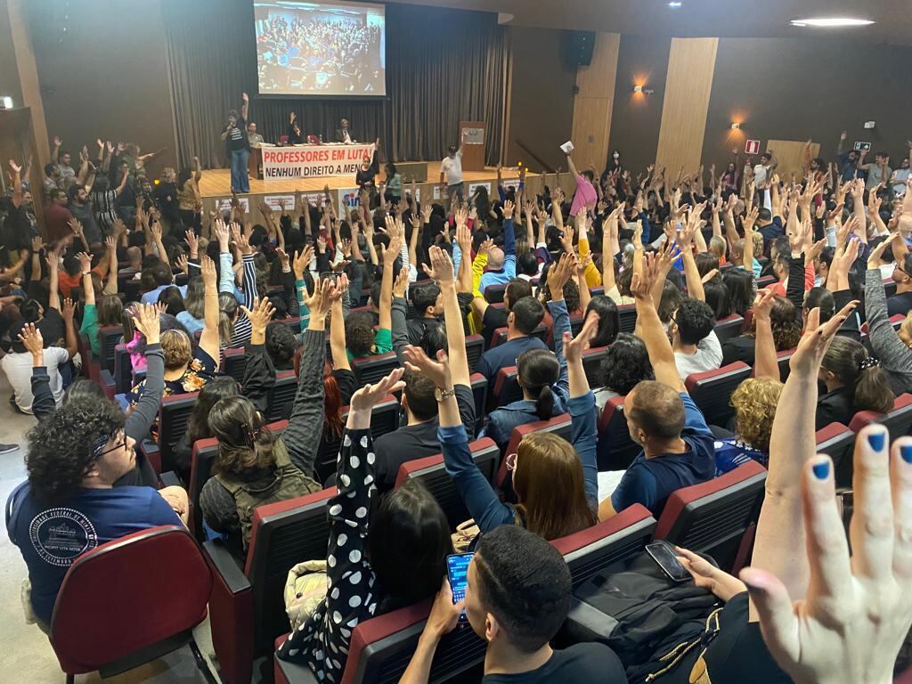 Paralisação desta terça-feira (5) foi decidida em assembleia, no último dia 30