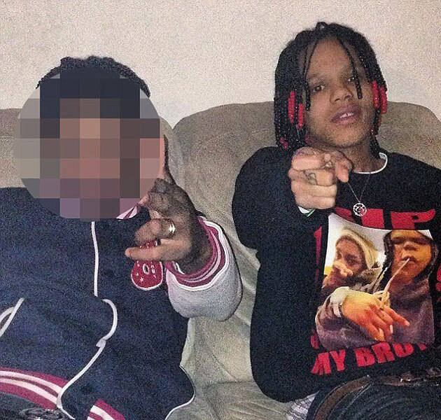 A história de Gakirah é apenas uma na recente onda de violência de Chicago, recentemente apelidada de Chiraq, uma comparação sinistra com a Guerra do Iraque. Somente no fim de semana em que Lil Snoop foi morta, outras cinco pessoas foram assassinadas e mais 45 baleadas. Cinco dos baleados tinham idade inferior a 15 anos, e estavam brincando em um playground.

Segundo investigações policiais, divulgadas no Daily Beast, a briga que iniciou os tiroteios pode ter se originado após uma briga online, no Facebook
