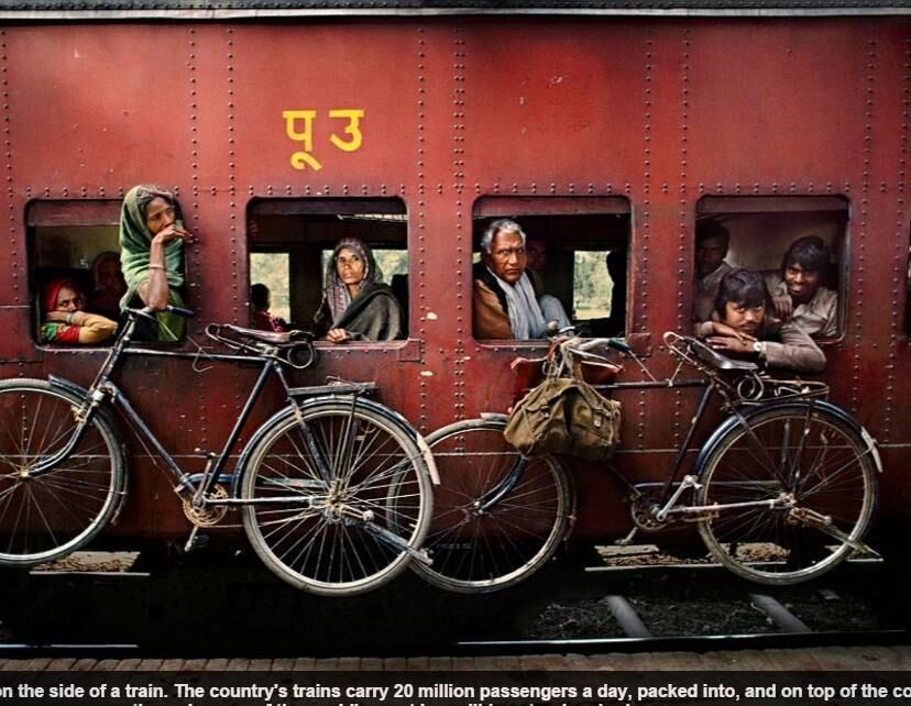 Em seu novo livro de fotografias, McCurry documenta os momentos mais impressionantes e emocionantes que registrou ao longo de 30 anos que visita o país. Foram mais de 80 passagens pelo país asiático 