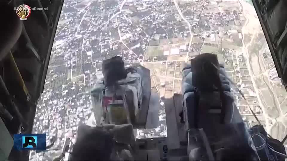 Israel volta a permitir que aviões distribuam ajuda humanitária à população de Gaza