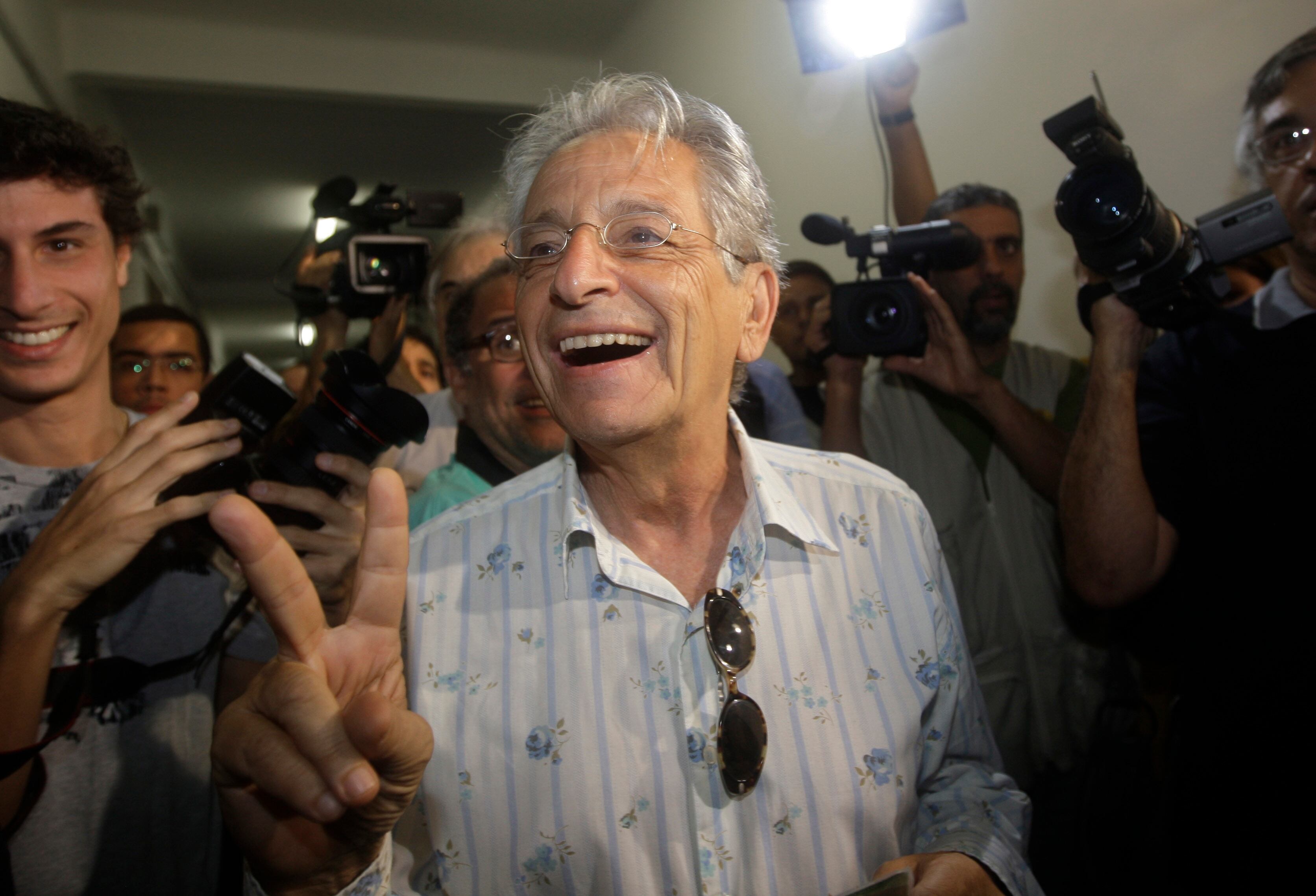 O ex-deputado federal Fernando Gabeira é um conhecido defensor da descriminalização da maconha. Ele não só admite ter consumido a erva como também é um ativista dos mais fiéis na luta por leis mais brandas em relação às drogas