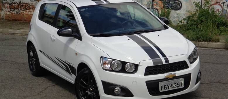 Visual "preto e branco" com faixas decorativas é o tema do Sonic Effect, que aposta na estética esportiva