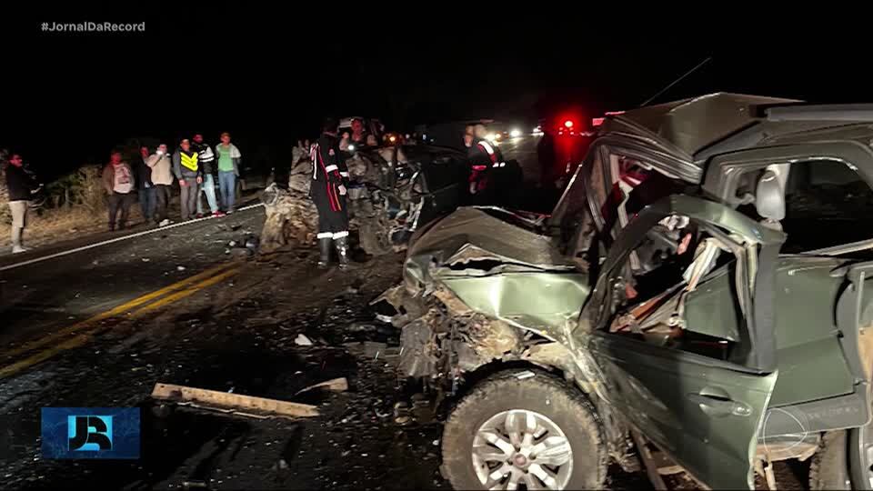 Minuto JR: 14 pessoas morrem em três acidentes em rodovias de Minas Gerais