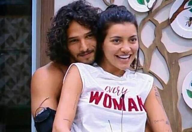 Gabi Prado e João Zoli
O casal viveu um dos romances mais marcantes da décima temporada de A Fazenda. João e Gabi chegaram a noivar após o confinamento, porém, eles anunciaram o fim da relação depois de algum tempo