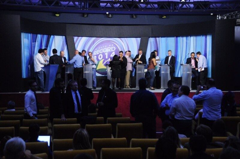 Assessores também aproveitam os intervalos para conversar com os candidatos