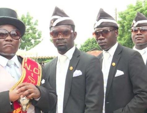 A dança com caixão vem ganhando olhares nos últimos dias, principalmente no Twitter