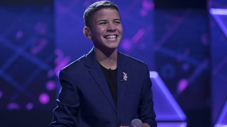 Na segunda fase da semifinal, Winicius Vaqueiro, de 14 anos, interpretou a canção Não Te Quero, de Nattan, com participação de Zé Vaqueiro, conquistando 99 jurados. Depois de arrasar na primeira apresentação, o candidato encarou um duelo. Com a música Eu Tenho a Senha, de João Gomes, ele levantou 93 especialistas e foi parar na grande final.
Não perca! A primeira fase da grande final do Canta Comigo Teen 3 vai ao ar neste domingo (11), às 18h, na tela da Record TV.
