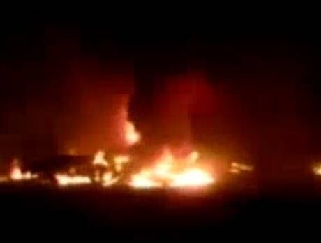 Incêndio atingiu casas durante a noite de domingo (11)