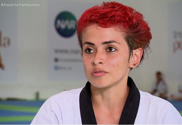 Já Taynara Martins tem 23 anos, também é faixa preta e ficou em primeiro lugar no ranking paulista e em terceiro no brasileiro. Ela conta como se sente em relação a suas conquistas. "A emoção de estar lá representando seu País ou o seu Estado é uma emoção única". A jovem veio de Goiás e passou por dificuldades financeiras até conseguir se mudar para São Paulo. "Eu repartia o pão, minha mãe comia metade e eu a outra. Ia treinar e quando voltava para casa, se eu sentisse fome, eu dormia"