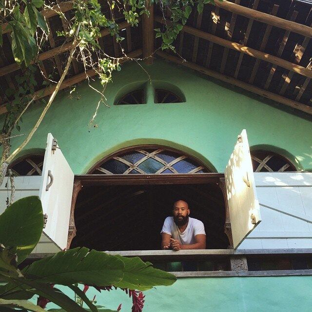 Alan Ferguson, marido de Solange Knowles, em pousada em Corumbau, na Bahia