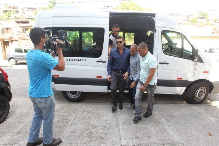 O médico chegou a delegacia de Jacarepaguá, zona oeste, do Rio de Janeiro por volta das 11h