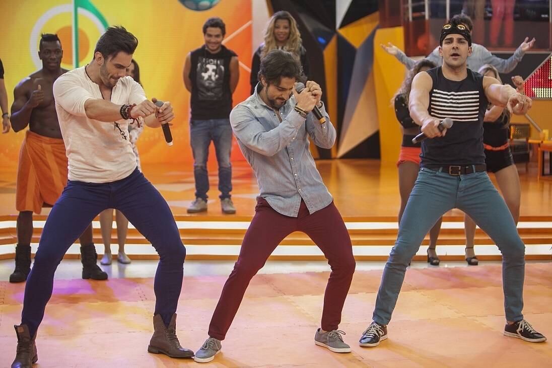 

Denis
& Paulão, ex-assistentes de palco de O Melhor do Brasil e que viraram uma nova dupla vai agitar o
público de casa, também farão Marcos Mion se remexer no palco e soltarão a voz

+ Vídeo: Assista à íntegra do Legendários deste sábado (10)

+ Juju Salimeni decreta quando pretende parar de malhar: "Não quero ficar nessa noia do corpo"

+ Legendários também está no Facebook. Curta!

+ Siga a atração de Marcos Mion no Twitter!
